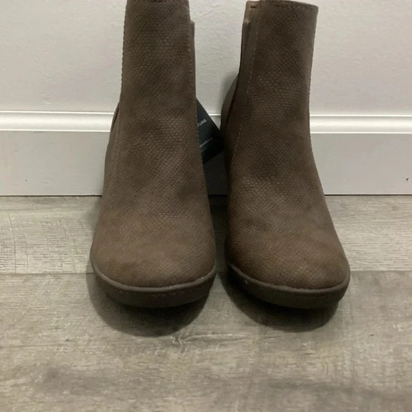 BareTraps Posture Plus Dasha Block Heel Booties Size 7M NWT - Picture 2 of 10